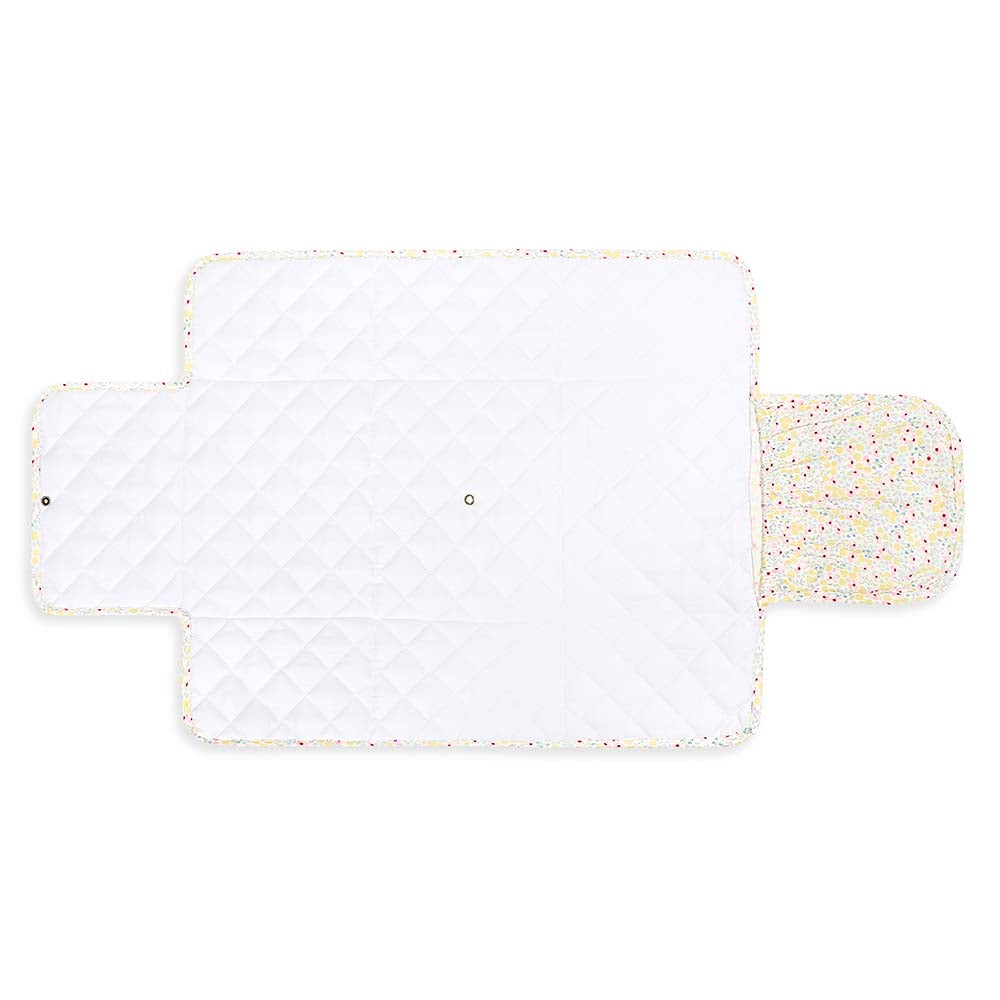 White quilted mat with a colorful speckled edge on a white background