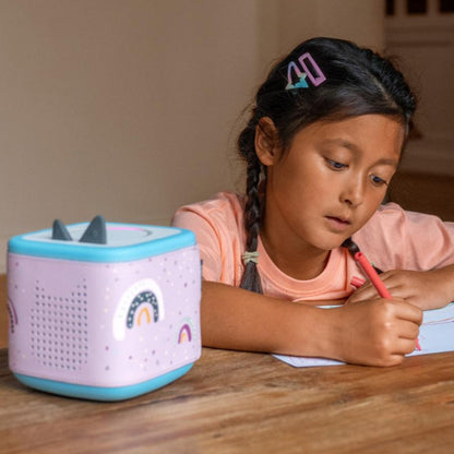 Girl with toniebox