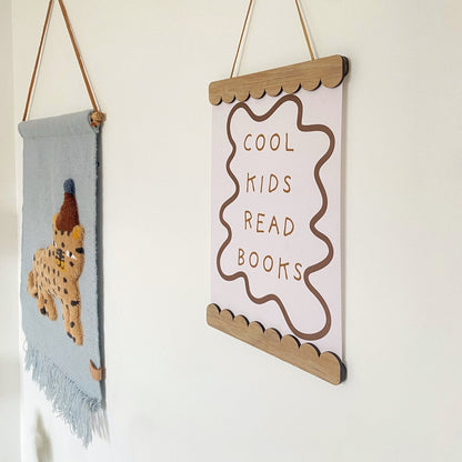Scalloped Oak Magnetic Picture Frame